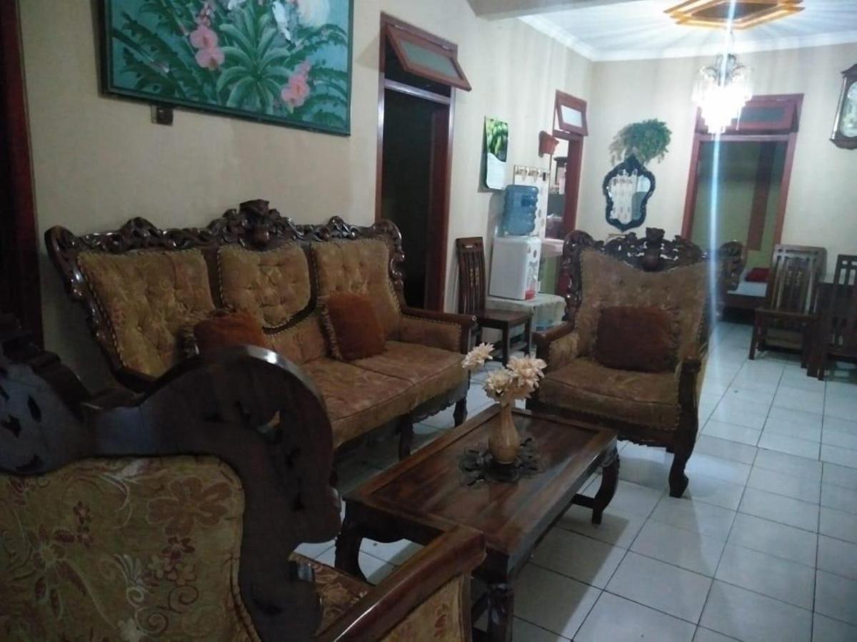 Villa Trijaya Batu  Exterior photo